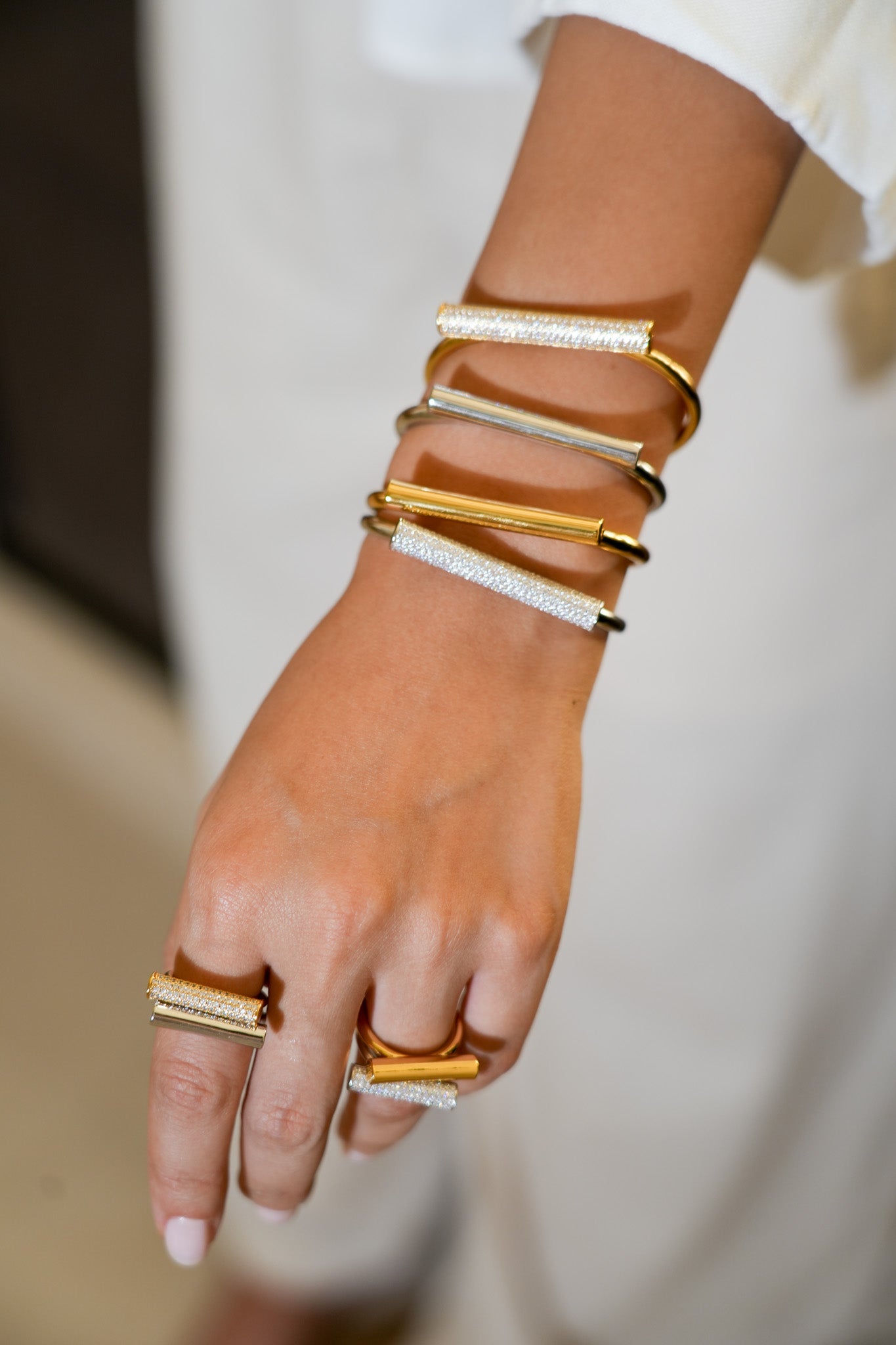 Bar Line Bangle Zircon