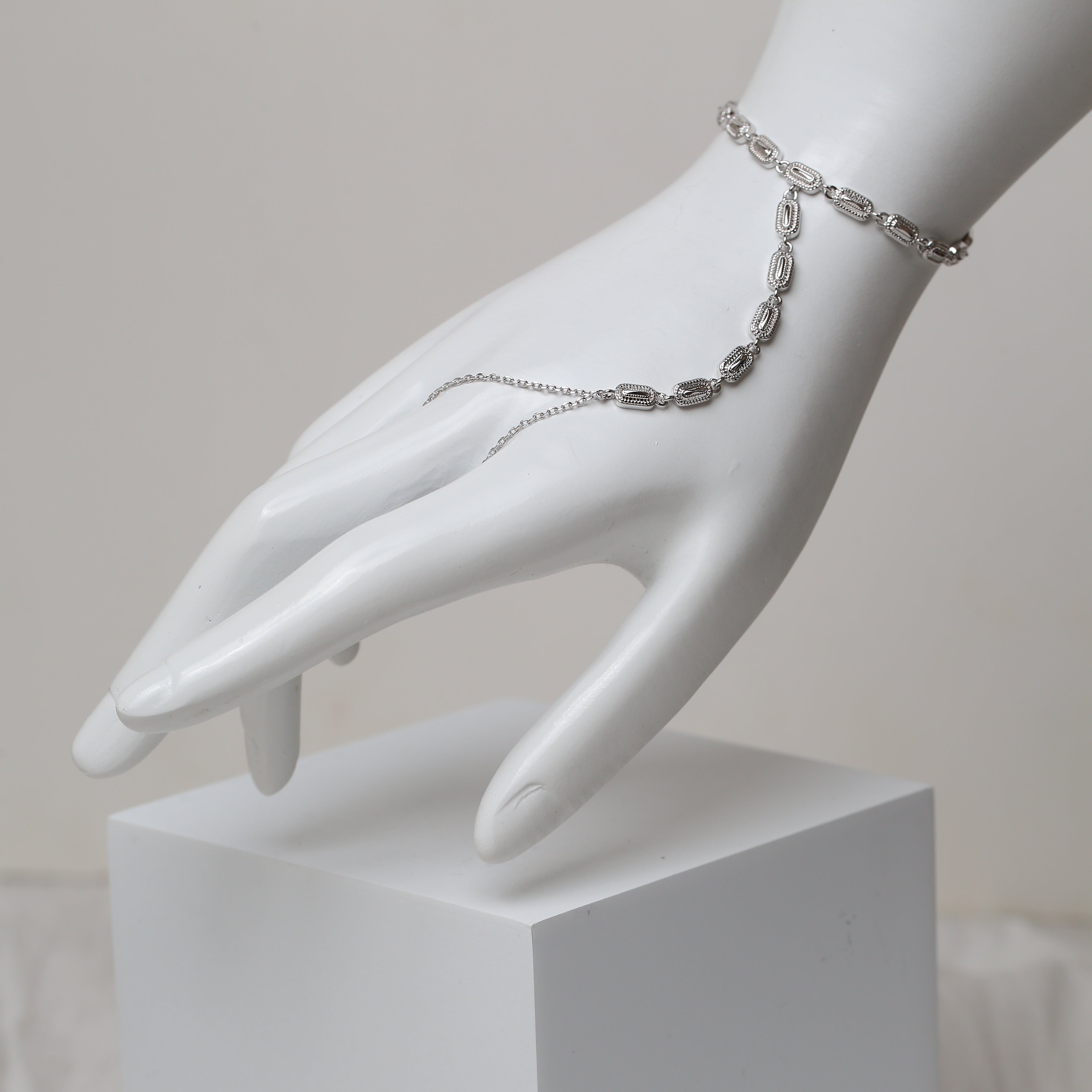 Multiple Elongated Oval Dakka Handchain
