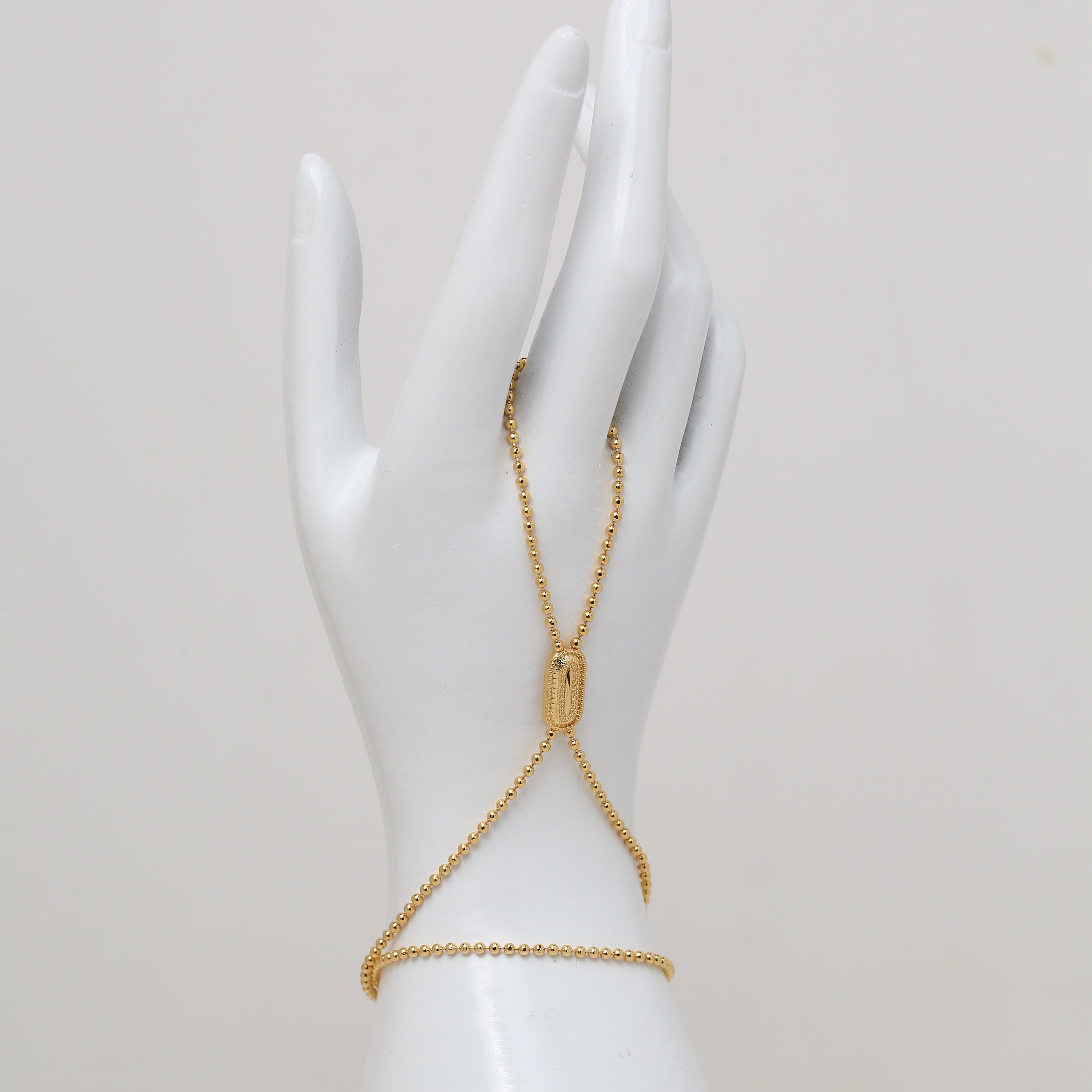 One Elongated Oval Dakka Handchain