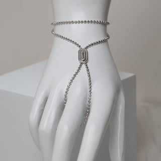 One Elongated Oval Dakka Handchain