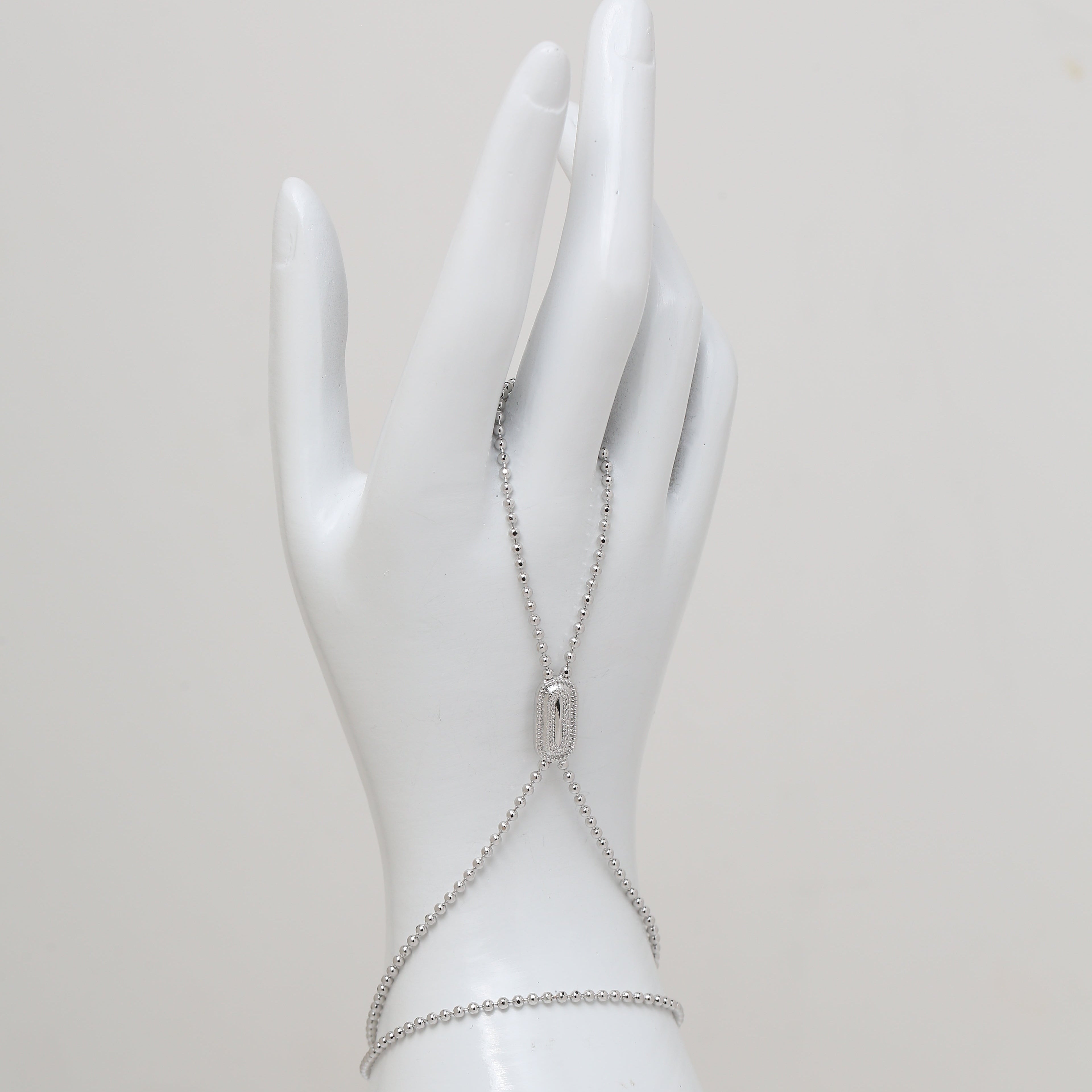 One Elongated Oval Dakka Handchain